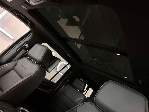 Used 2023 GMC Yukon XL Denali AWD/4WD image 11