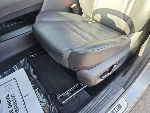 Used 2021 Nissan Rogue SV w/ Premium Package image 32