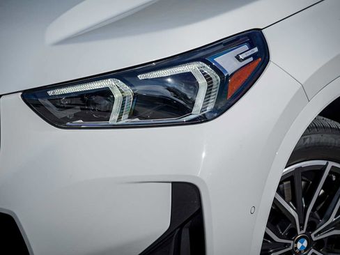 Used 2024 BMW X1 xDrive28i w/ Technology Package image 3