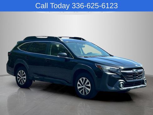Used 2023 Subaru Outback Premium AWD/4WD image 7