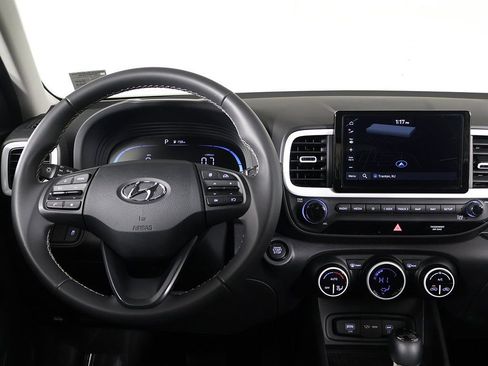 Certified 2025 Hyundai Venue Limited FWD image 30