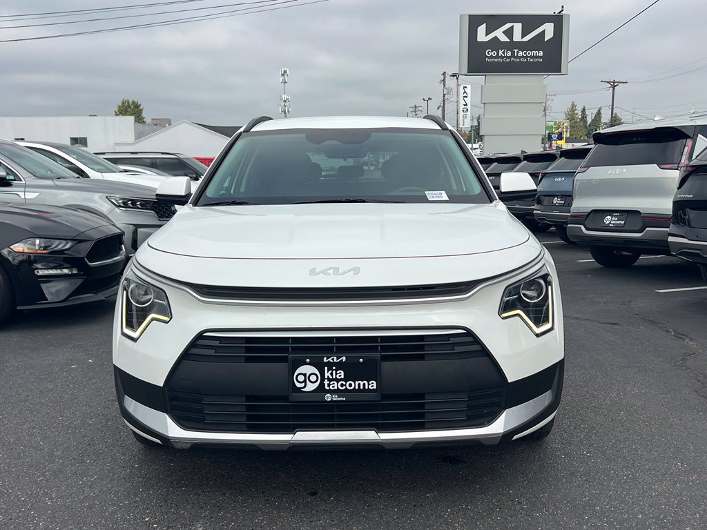 Certified 2025 Kia Niro LX FWD image 4