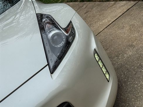 Used 2020 Nissan 370Z Coupe image 13