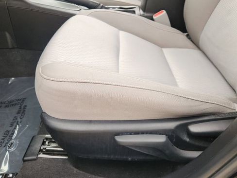 Used 2016 Toyota Corolla LE image 18