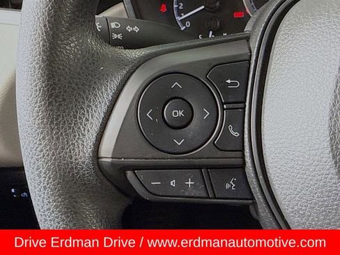 Used 2022 Toyota Corolla LE image 12