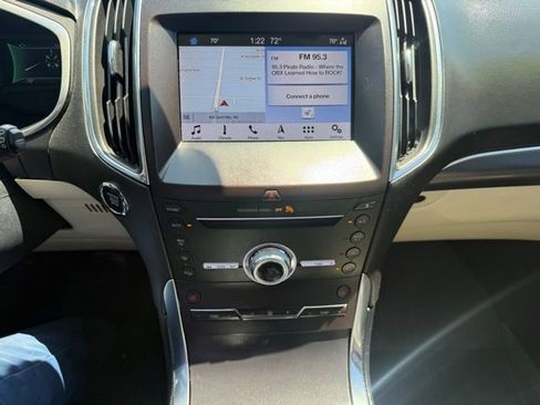 Used 2019 Ford Edge Titanium w/ Cold Weather Package image 21