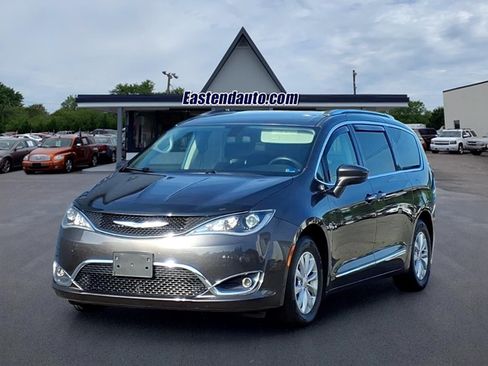 Used 2018 Chrysler Pacifica Touring-L FWD image 1