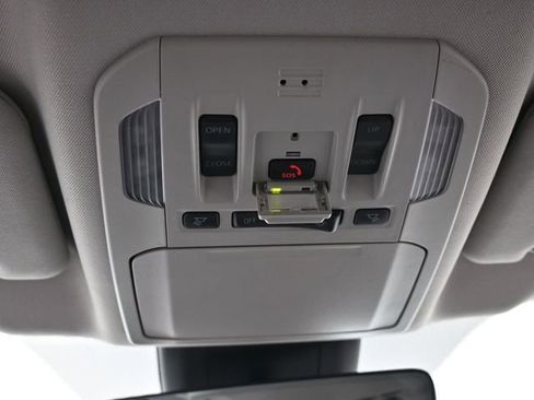 Certified 2023 Toyota Highlander XLE image 38