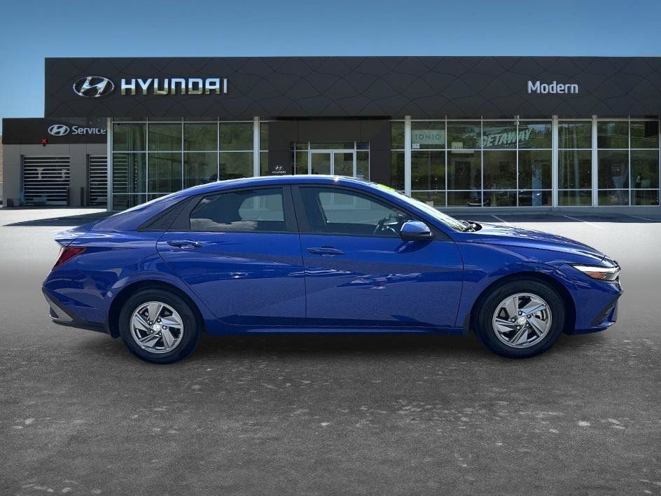 Certified 2026 Hyundai Elantra SE FWD image 4