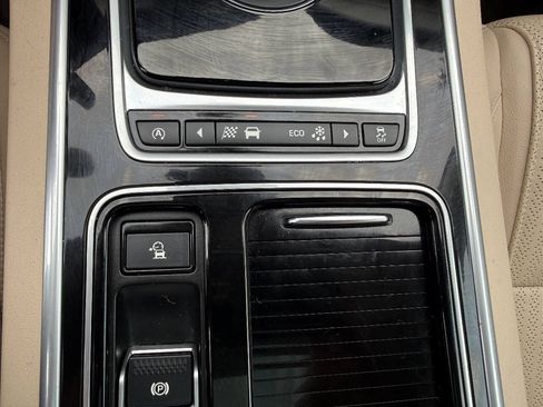Used 2016 Jaguar XF Prestige RWD image 32