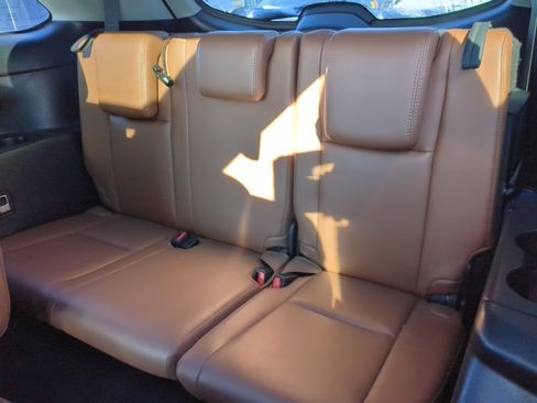 Used 2017 Toyota Highlander Limited image 11