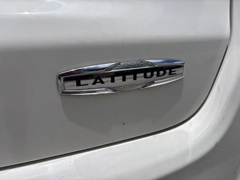 Used 2018 Jeep Compass Latitude w/ Popular Equipment Group FWD image 32