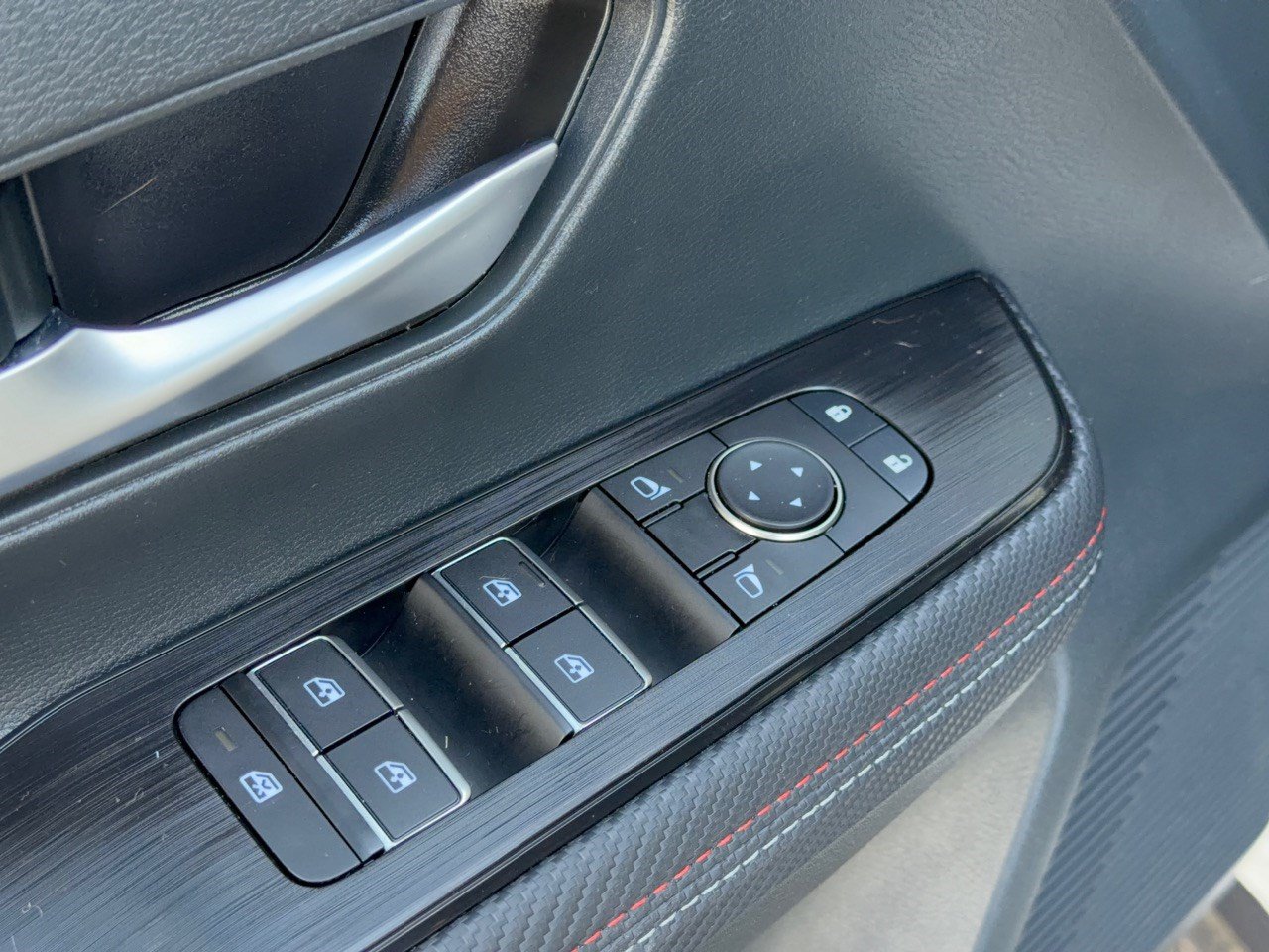 Used 2025 Nissan Kicks SR w/ SR Premium Package FWD image 15