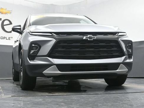 Used 2024 Chevrolet Blazer LT w/ Convenience Package FWD image 3