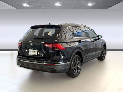 Certified 2024 Volkswagen Tiguan SE image 9
