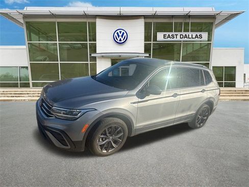 Used 2022 Volkswagen Tiguan SE image 2