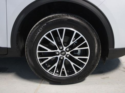 Used 2025 Ford Escape SE w/ Class II Trailer Tow Package image 36