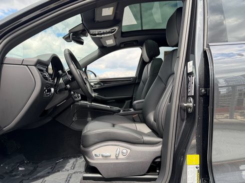 Certified 2026 Porsche Macan AWD/4WD image 23