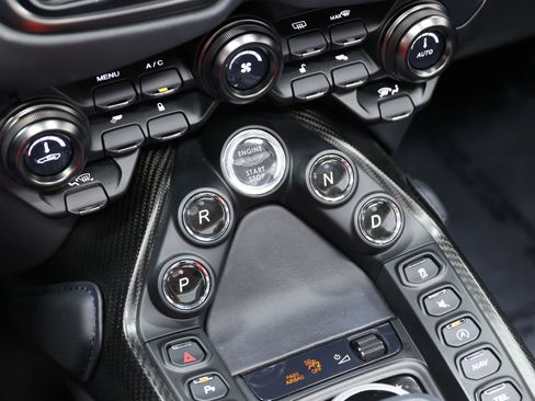 Used 2023 Aston Martin V8 Vantage Roadster RWD image 37