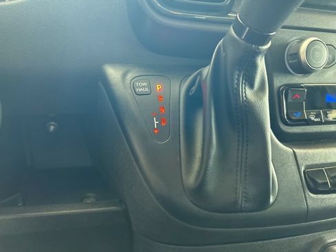 Used 2025 RAM ProMaster 2500 w/ Convenience Group FWD image 9