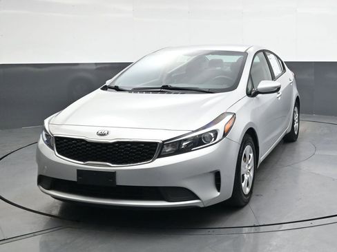 Used 2018 Kia Forte LX image 9