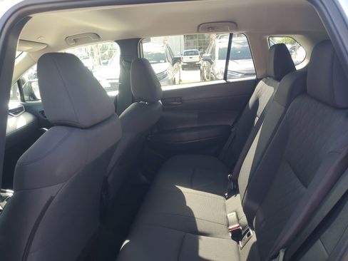 Used 2025 Toyota Corolla Cross LE image 11