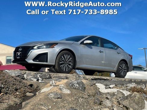 Used 2024 Nissan Altima 2.5 SV w/ SV Premium Package image 1