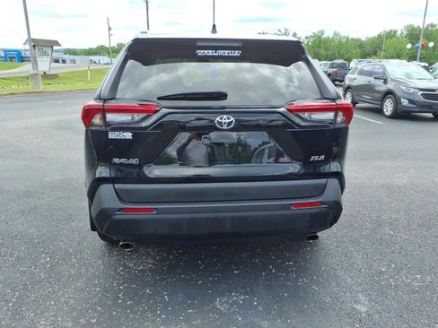 Used 2022 Toyota RAV4 XLE w/ Convenience Package FWD image 4
