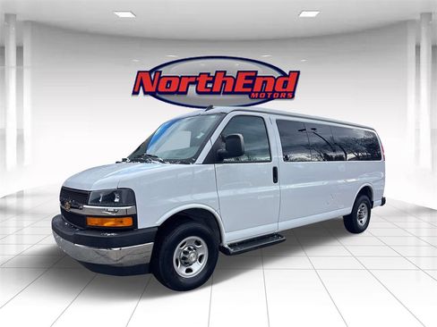 Used 2022 Chevrolet Express 3500 LT w/ LT Preferred Equipment Group image 4