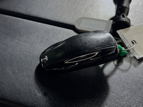 Used 2019 Tesla Model S Performance image 34