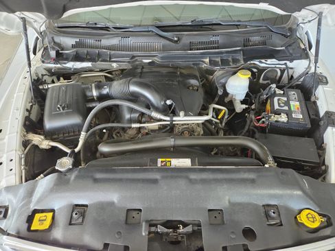 Used 2017 RAM 1500 Classic SLT w/ SLT Plus D←cor Group AWD/4WD image 36