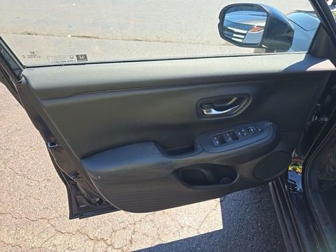 Used 2025 Honda HR-V LX image 12