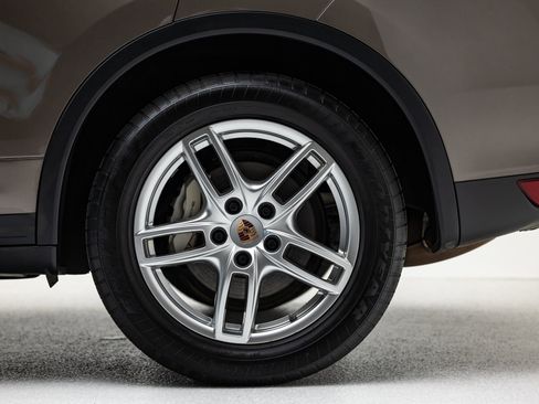 Used 2014 Porsche Cayenne S image 20