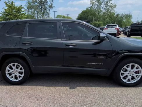 Used 2015 Jeep Cherokee Sport AWD/4WD image 9