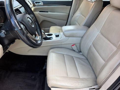 Used 2017 Jeep Grand Cherokee Limited AWD/4WD image 10