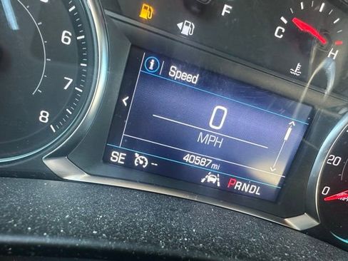 Used 2022 Chevrolet Equinox LS w/ LS Convenience Package image 14