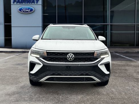 Used 2022 Volkswagen Taos SE FWD image 3