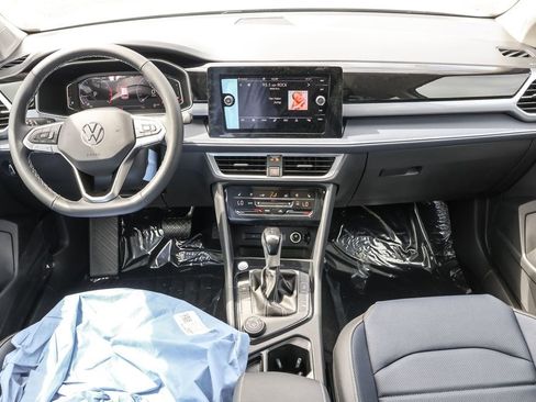 Used 2025 Volkswagen Taos SEL image 29