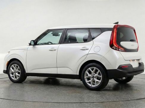 Used 2025 Kia Soul LX w/ LX Technology Package image 5