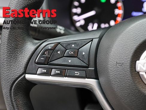 Used 2025 Nissan Altima 2.5 SV FWD image 15