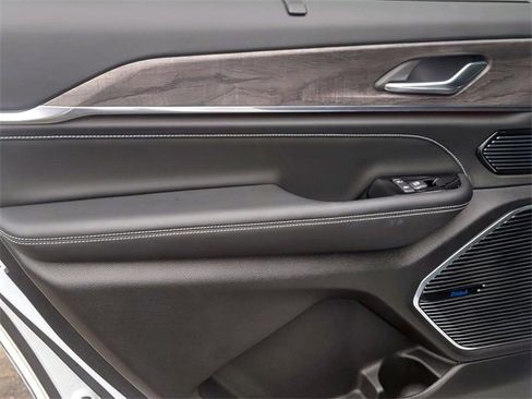 Used 2021 Jeep Grand Cherokee L Overland w/ Luxury Tech Group IV image 15