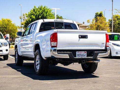 Used 2017 Toyota Tacoma SR5 w/ Tow Package RWD image 9