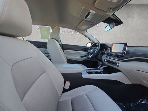 Used 2024 Nissan Altima 2.5 SV image 24