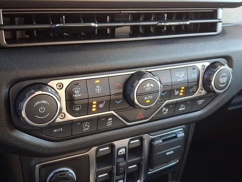 New 2026 Jeep Gladiator Sport AWD/4WD image 16