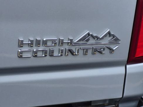 Used 2021 Chevrolet Silverado 2500 High Country w/ Technology Package image 23