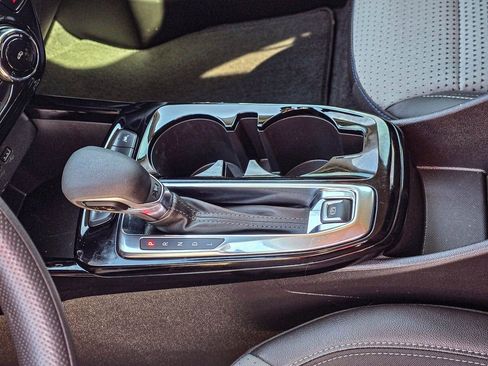 Certified 2025 Chevrolet Trax LT image 24