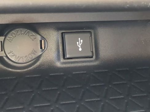 Used 2020 Toyota RAV4 XLE w/ XLE Grade Weather Package AWD/4WD image 22