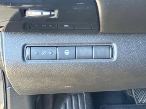 Used 2024 Nissan Pathfinder SV FWD image 28
