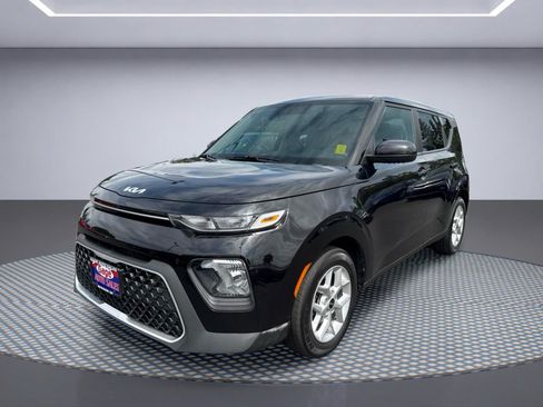 Used 2022 Kia Soul LX w/ Technology Package FWD image 2