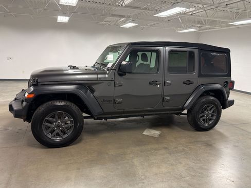 Used 2024 Jeep Wrangler Unlimited Sport AWD/4WD image 2
